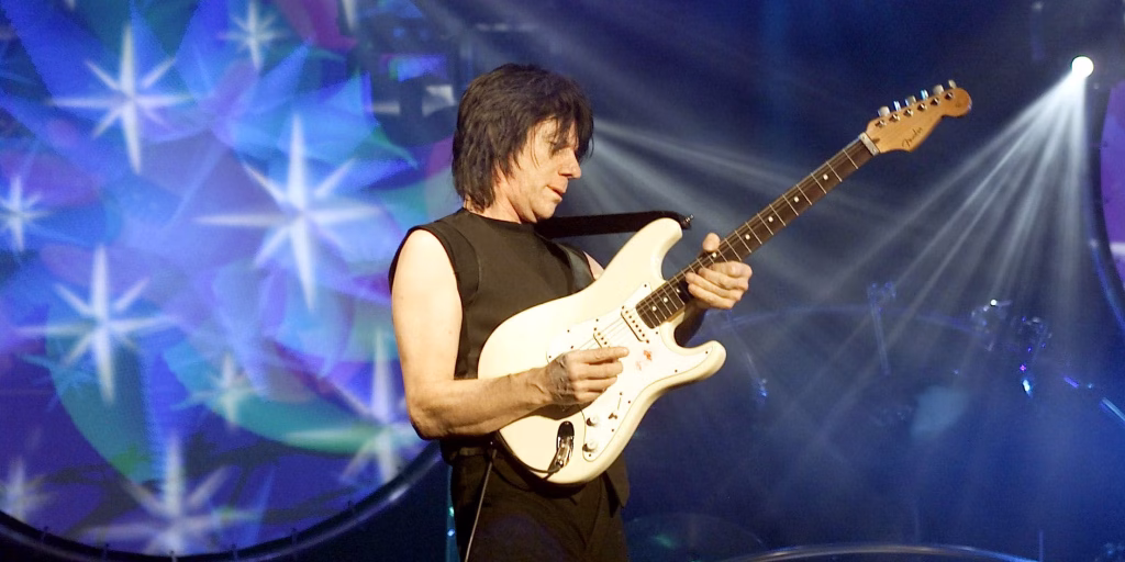 Oggi facciamo un viaggio nella storia di Jeff Beck, del suo suono e della sua carriera passando per le amicizie con Johnny Depp e Jimmy Page.