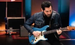 Fender Custom Shop e Ariel Posen si incontrano per dar vita a una nuova e unica Stratocaster, disponibile solo in edizione limitata.