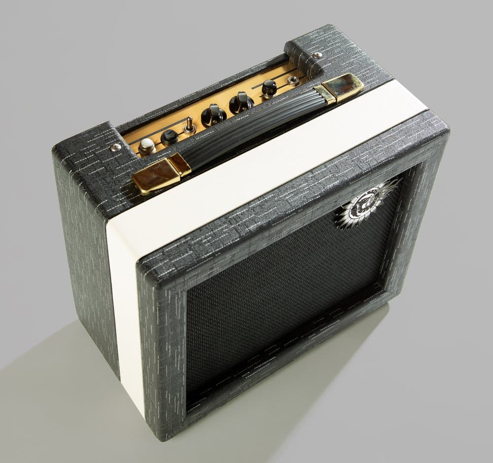 Jimmy Page e Sundragon collaborano per portare l'iconico suono dei Led Zeppelin nelle case di tutti con un nuovo ampli in formato casalingo