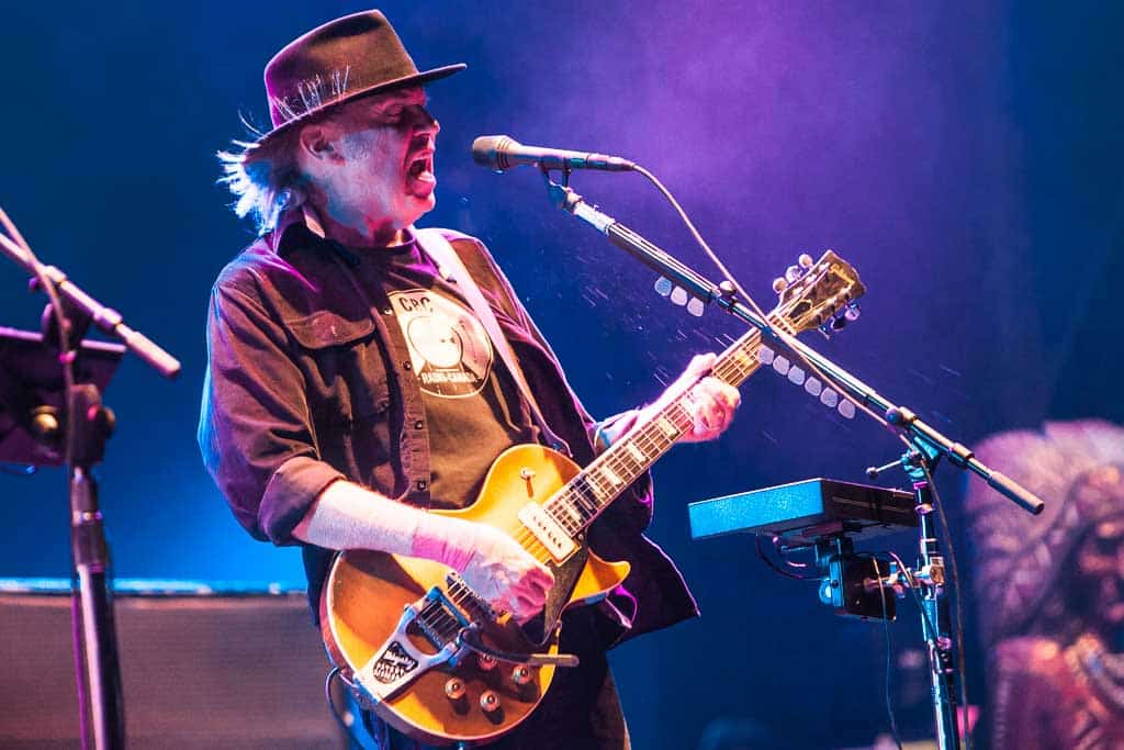 Non è stato facile per Neil Young ritrovare la sua Gretsch 6120. Grazie a una foto e una ricerca sul web è riuscito 60 anni dopo...