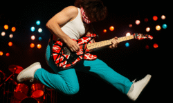 La kramer #1 di Eddie Van Halen è pronta a essere messa all'asta da Sotheby's con prezzo stimato fino ai 3 milioni di dollari.