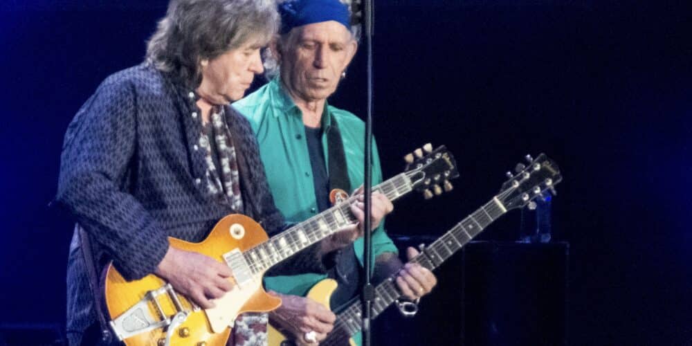 La Gibson Les Paul del 59 rubata a Mick Taylor in Francia è riapparsa al Met di New York. Per il muso non è mai appartenuta a lui