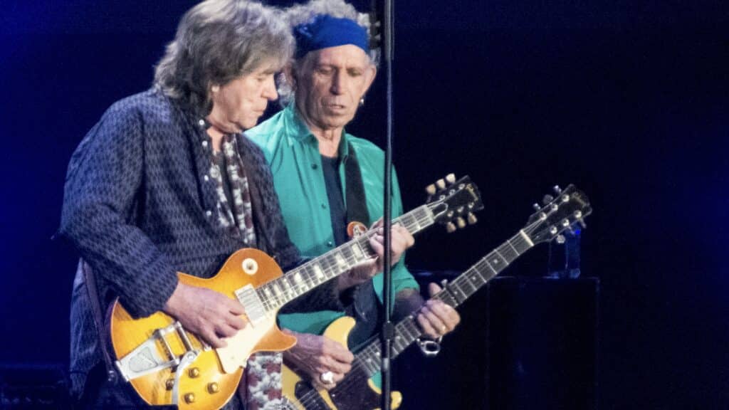 La Gibson Les Paul del 59 rubata a Mick Taylor in Francia è riapparsa al Met di New York. Per il muso non è mai appartenuta a lui