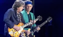 La Gibson Les Paul del 59 rubata a Mick Taylor in Francia è riapparsa al Met di New York. Per il muso non è mai appartenuta a lui