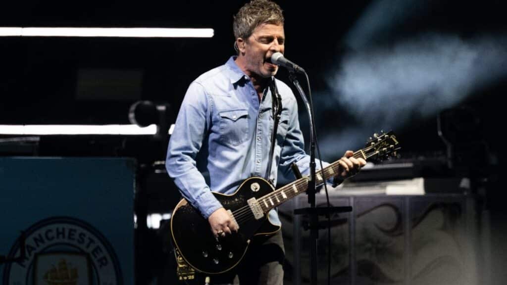 Per la reunion degli Oasis Gibson lancia la nuova Noel Gallagher Les Paul Standard in collaborazione con il chitarrista della band.