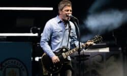 Per la reunion degli Oasis Gibson lancia la nuova Noel Gallagher Les Paul Standard in collaborazione con il chitarrista della band.