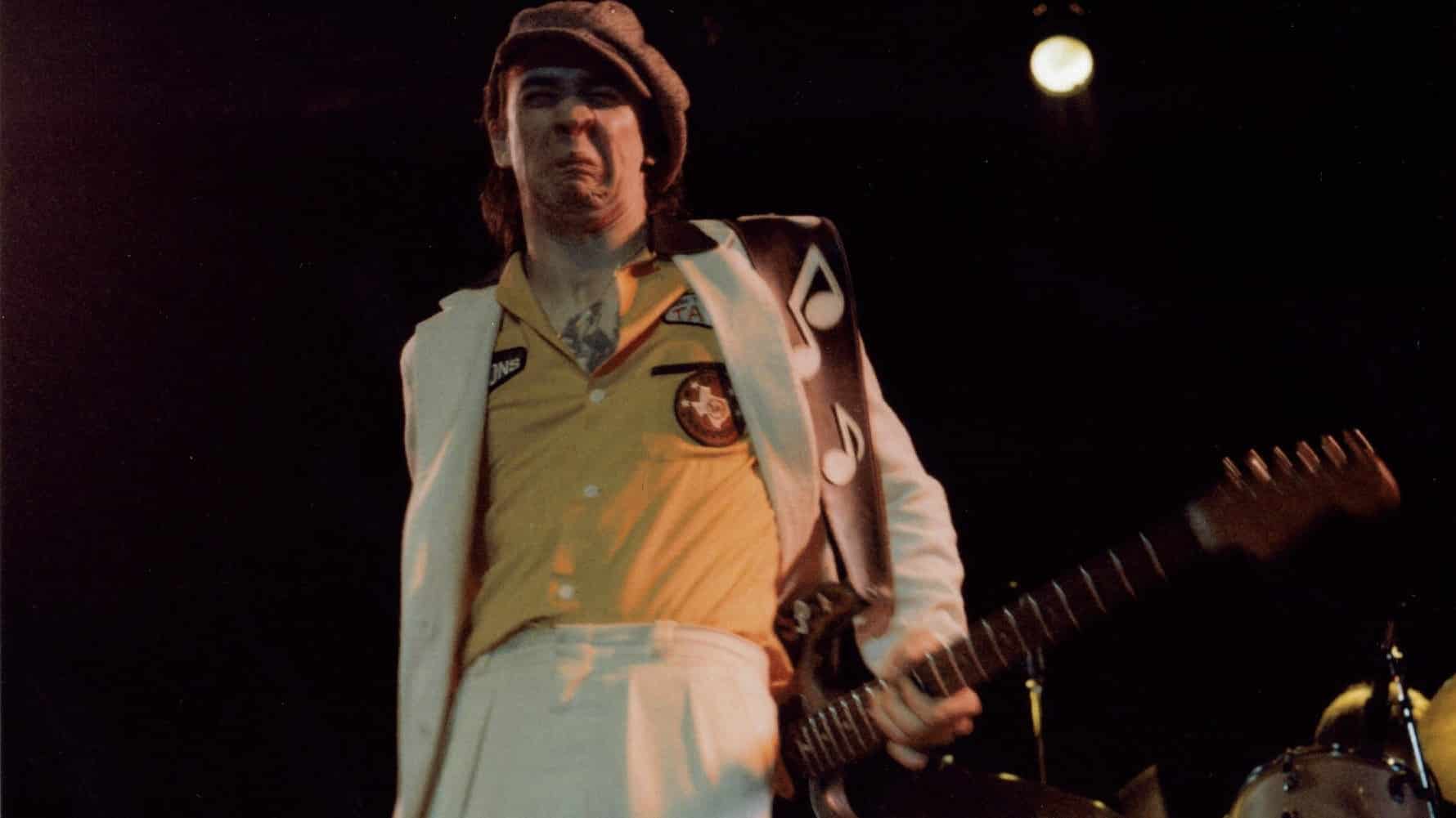 Grazie al suo tecnico René Martinez, Stevie Ray Vaughan è riuscito ha risolvere un paio di problemi che aveva quando andava a suonare