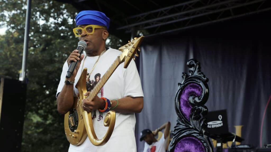 A volte bisogna avere la faccia tosta e il coraggio di chiedere. Questo è ciò che ha fatto nascere la stori di oggi tra Prince e Spike Lee