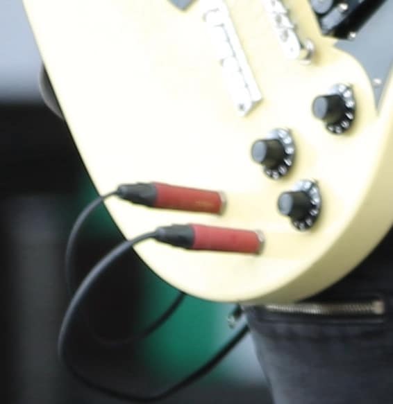 Il lavoro in studio per Hotel California ha fatto sì che Don Felder modificasse la sua Gibson doppio manico per poter suonare dal vivo...