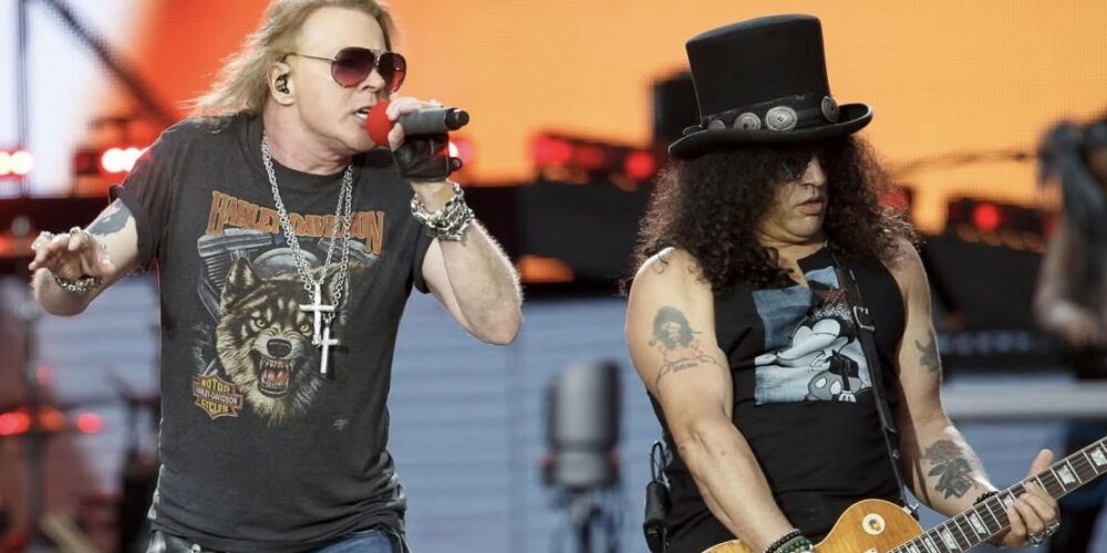 Dopo i problemi, gli addii e le reunion arriva l'annuncio di Slash: un nuovo album dei Guns N' Roses arriverà presto...