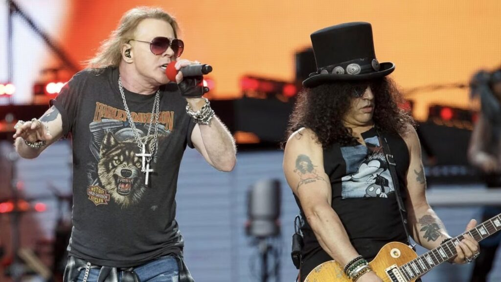 Dopo i problemi, gli addii e le reunion arriva l'annuncio di Slash: un nuovo album dei Guns N' Roses arriverà presto...