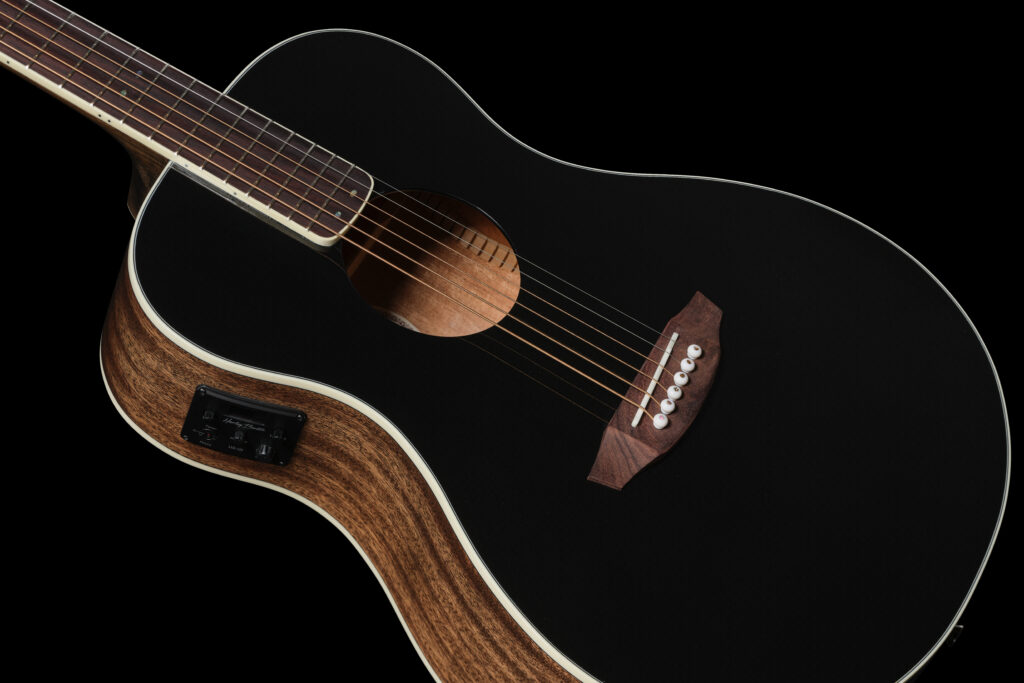 Scopri la nuova Harley Benton CLF-50E: la nuova parlor dal suono e dal look inconfondibile è ora disponibile