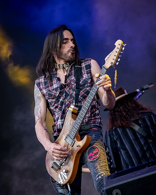 Se ami la chitarra e lo shred no puoi perderti il Six String Sanctuary di Nuno Bettencourt: quattro giorni di masterclass e concerti...