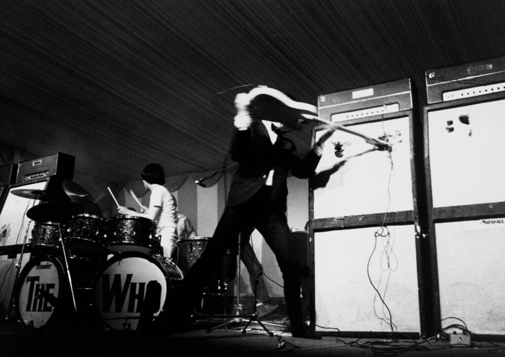 L'origine della distruzione delle chitarre di Pete Townshend risale a quando era solo un ragazzino, ce la racconta lui stesso