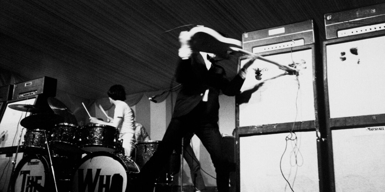 Pete Townshend e la prima chitarra distrutta: l’origine di un gesto leggendario