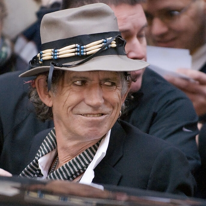 Tante storie della musica hanno come protagonisti i Rolling Stones, una di queste riguarda Keith Richards e le ceneri del padre...