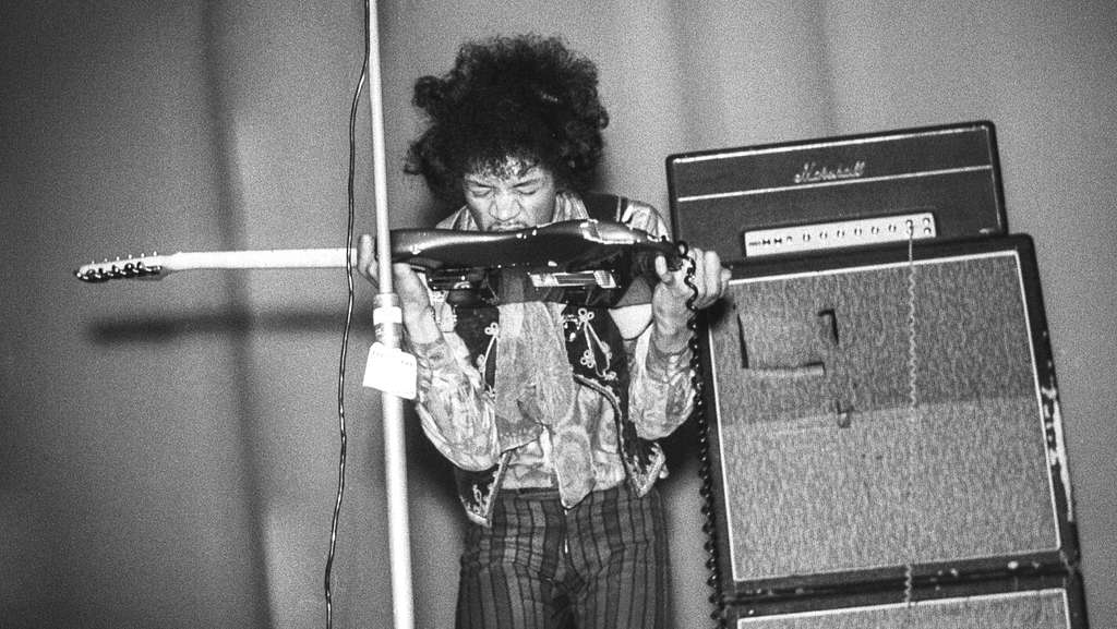 Jimi Hendrix in un'intervista racconta la vera storia di Star Spangled Banner e quell'iconica esibizione a Woodstock