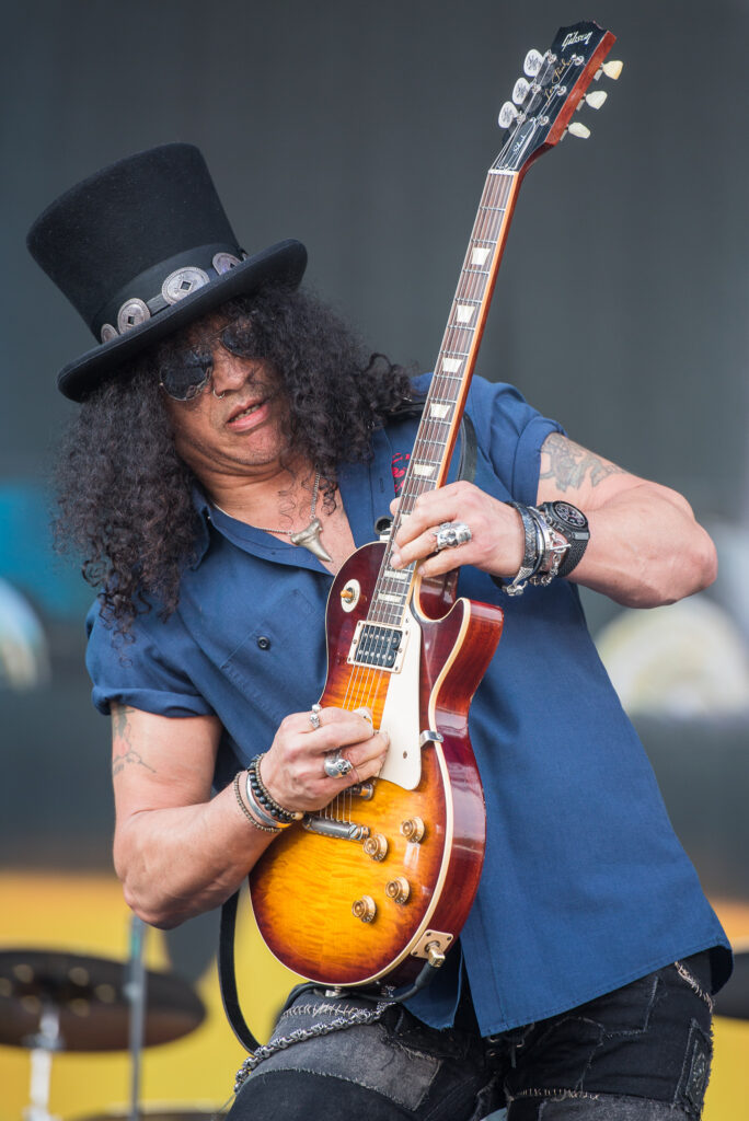 Dai social arriva la notizia bomba dei Guns N' Roses usciranno a dicembre i due nuovi singoli della band e nel 2026 ci sarà un nuovo tour