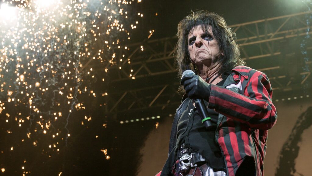 Ti racconto la storia di quando Jimi Hendrix cambiò due vite in una sola mossa presentando il suo spacciatore a Alice Cooper