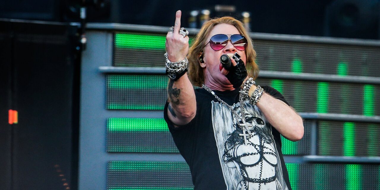 Axl Rose si fa giustizia dal solo: Rocket Queen Riot