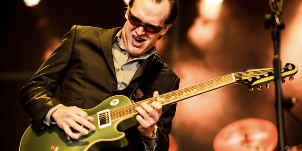 Circa dieci anni fa Joe Bonamassa ha lanciato una lezione improvvisata che lo ha reso famoso in tutto il mondo. Non perderla!