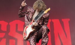 L'ex chitarrista dei Måneskin rompe il silenzio e annuncia il suo primo album prodotto da Tom Morello: ecco Masquerade di Thomas Raggi