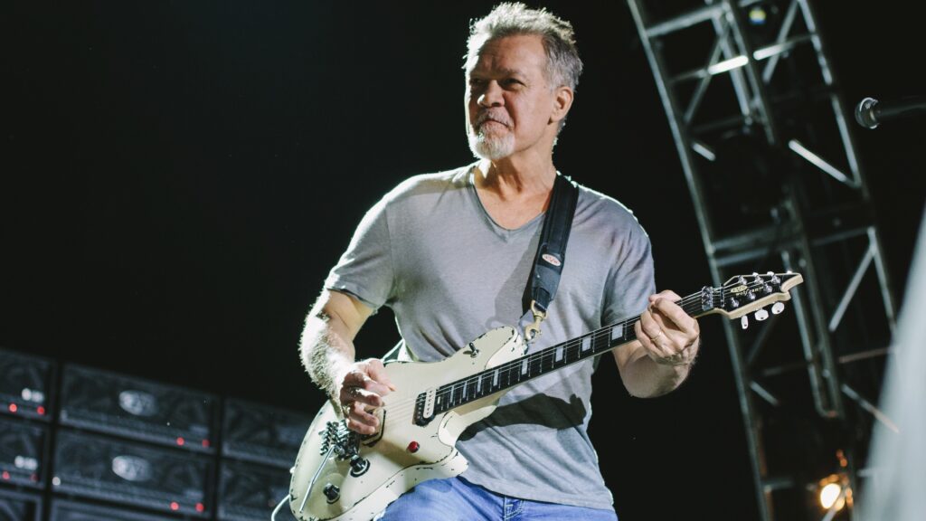 Oggi ti racconto la storia del crush-tes fatto da Eddie Van Halen su uno dei suoi amplificatori, che poteva dar fuoco alla casa