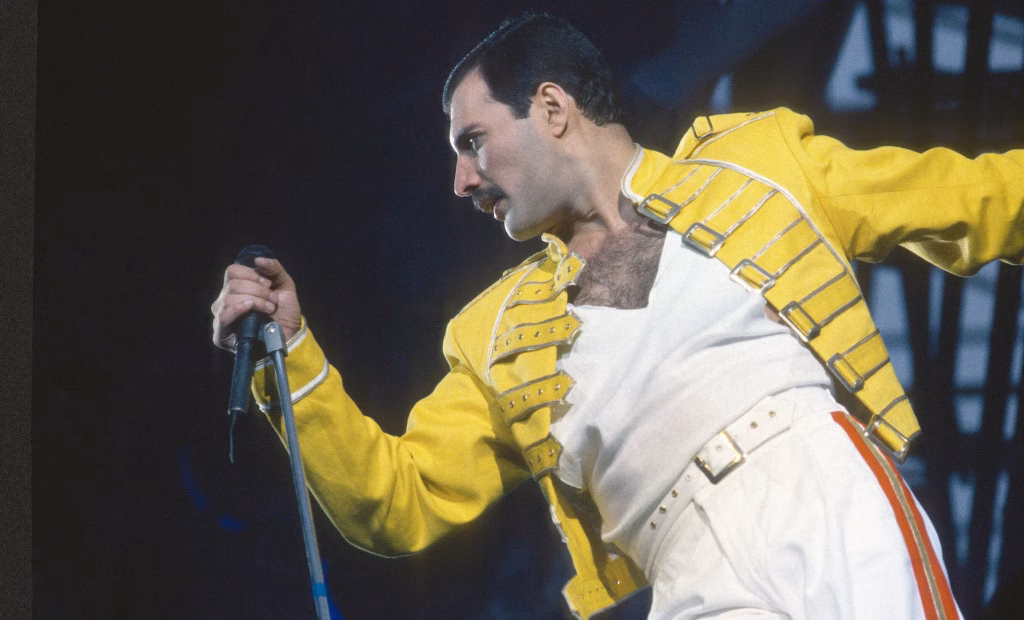 Freddie Mercury dice la sua sul significato di Bohemian Rhapsody: bisogna lasciar scorrere le parole senza cercare significati nascosti