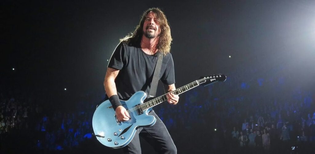 Durante il tour con una delle sue prime band Dave Grohl ha fatto sosta a Bologna, dove ha trovato l'amore, lavoro e fermento...