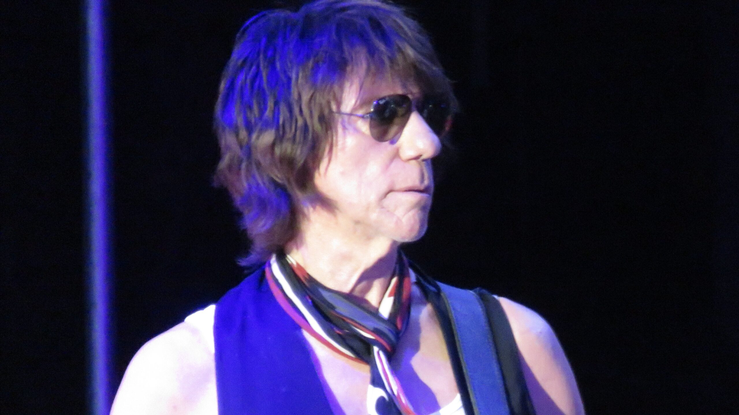 Jeff Beck è sempre stato uno sperimentatore ed ecco che secondo PRS negli ultimi anni in studio avrebbe usato una chitarra segreta