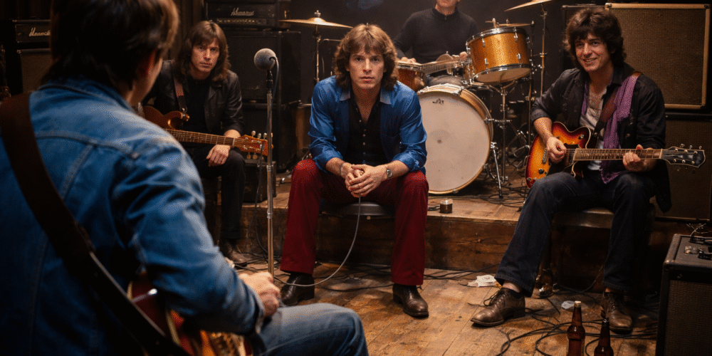 A metà degli anni Settanta i Rolling Stones si trovarono con due brani di successo e di problemi e dovevano trovare un chitarrista...