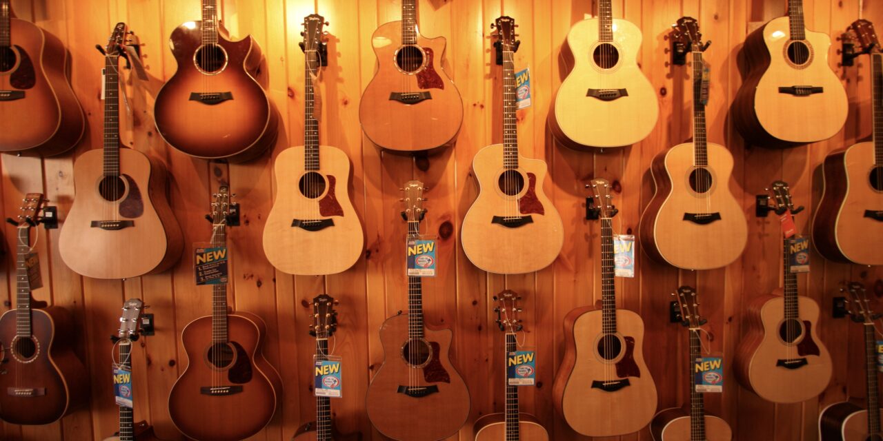 Chitarra elettroacustica: cos’è, come funziona e quale scegliere