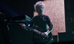 Con la sua morte ci lascia un'altra leggenda della musica, membro fondamentale dei The Cure: addio Perry Bamonte!