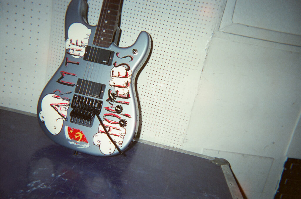 Annunciata ufficialmente la nuova chitarra di Tom Morello realizzata da Fender seguendo maniacalmente ogni dettaglio dell'originale