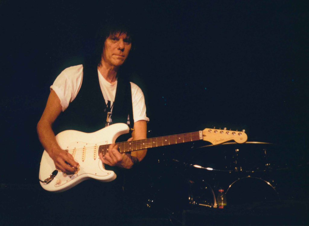 Jeff Beck è sempre stato uno sperimentatore ed ecco che secondo PRS negli ultimi anni in studio avrebbe usato una chitarra segreta
