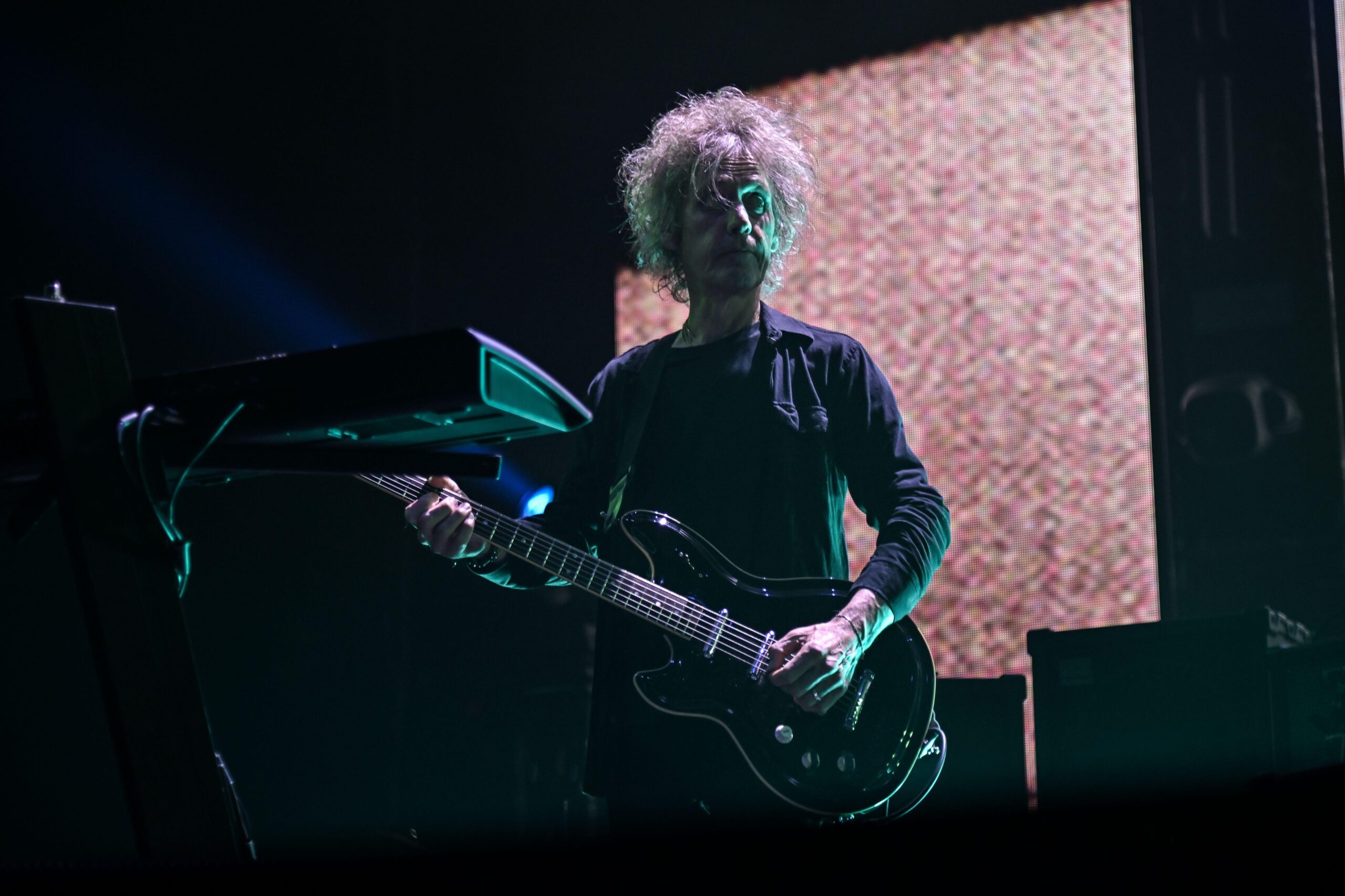 Con la sua morte ci lascia un'altra leggenda della musica, membro fondamentale dei The Cure: addio Perry Bamonte!