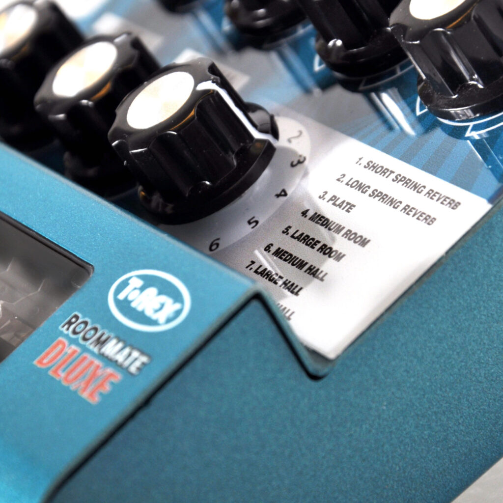 In occasione del NAMM 2026, il produttore danese T-Rex aggiorna il suo popolare pedale riverbero con il nuovo T-Rex Roommate D’Luxe Reverb