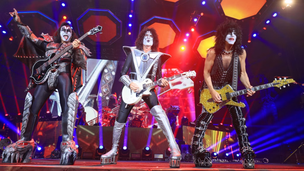 I Kiss sono sempre stati famosi non solo per la loro musica ma anche per l'immagine e per un merchandising folle che è valso milioni