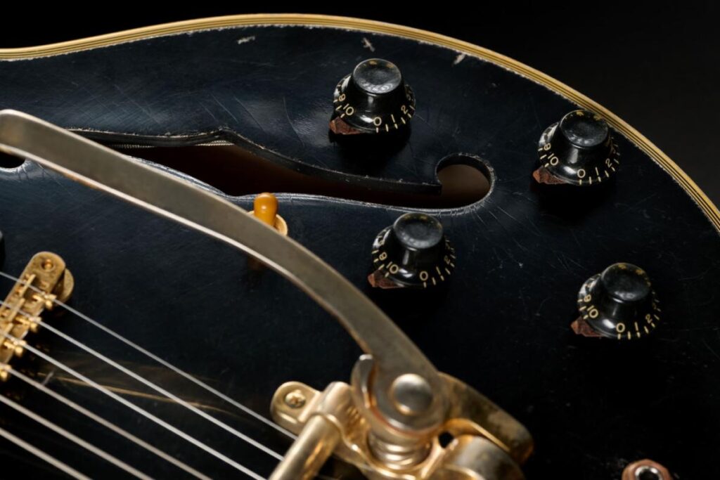 Gibson presenta le nuove ES-355 dedicate alla storia di Keith Richards e della sua leggendaria chitarra usata dal 1969...