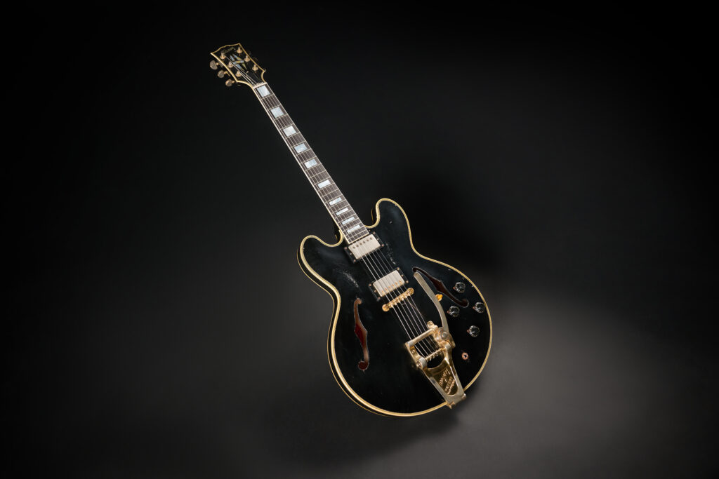 Gibson presenta le nuove ES-355 dedicate alla storia di Keith Richards e della sua leggendaria chitarra usata dal 1969...