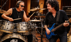 Dopo anni di amicizia e collaborazioni alla lontana finalmente i nomi di Van Halen e Lukather suoneranno insieme per un nuovo album