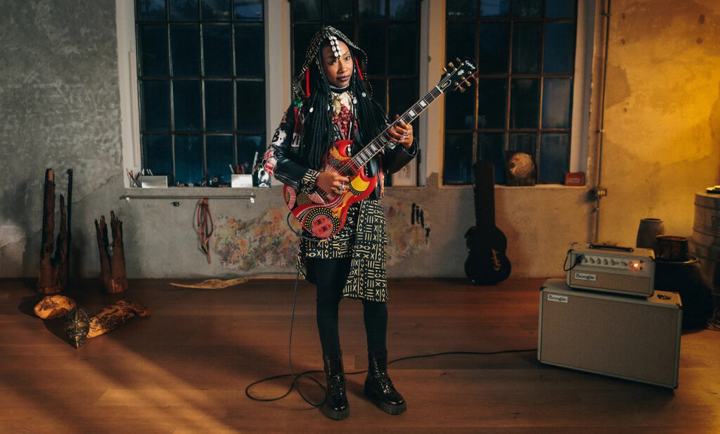 In occasione del NAMM 2026, Epiphone lancia con la Fatoumata Diawara Signature SG una forte dichiarazione storica