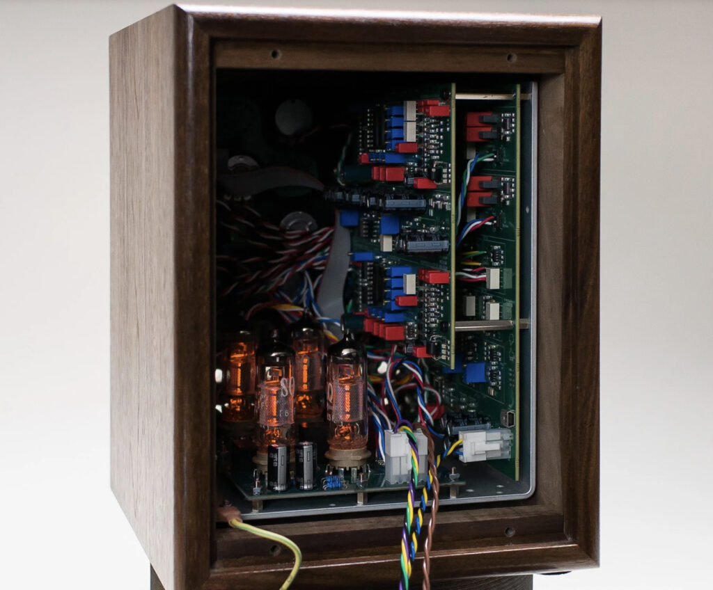 Un delay a valvole si fa strada tra i padiglione del NAMM 2026: ecco il nuovissimo Knif BBD, bucket brigade delay