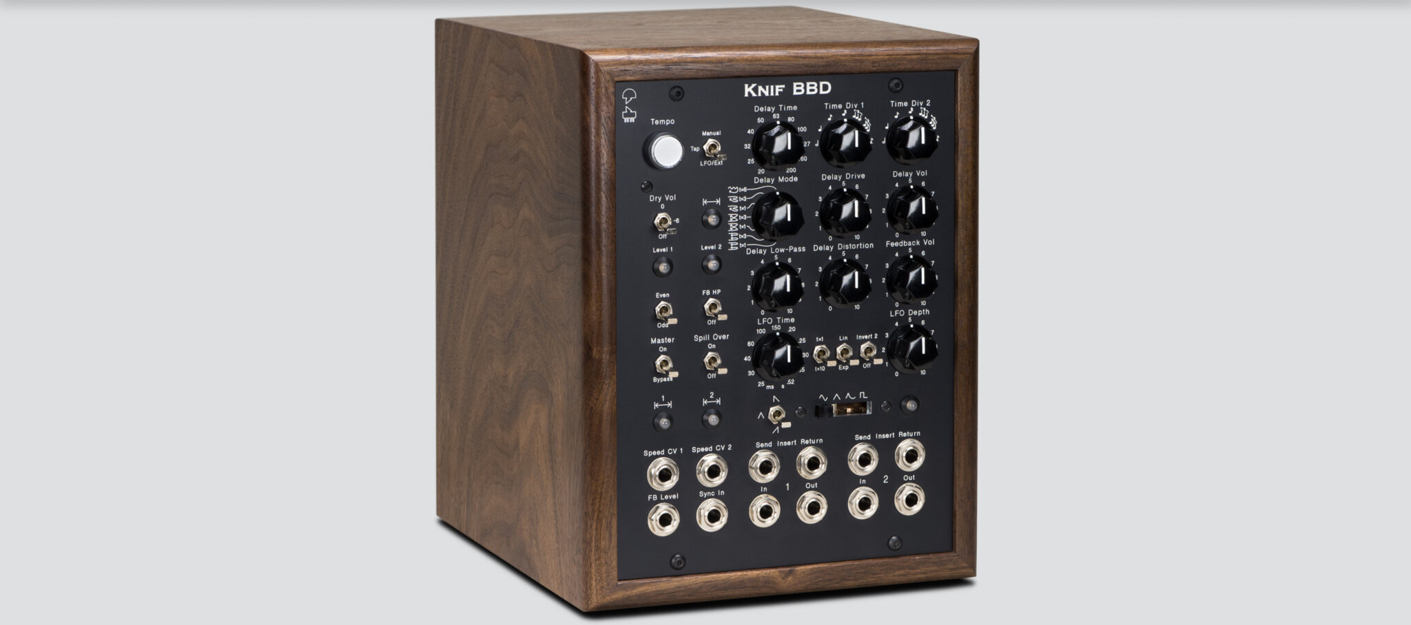 Un delay a valvole si fa strada tra i padiglione del NAMM 2026: ecco il nuovissimo Knif BBD, bucket brigade delay