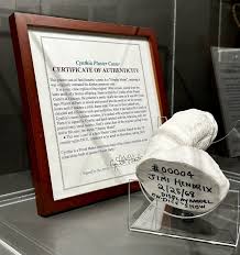 Ecco la storia di una groupie e i calchi scandalosi delle rockstar, da Jimi Hendrix a Frank Zappa e non solo...