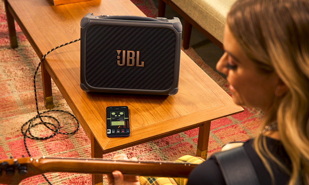 gallery 3 - LS_JBL_Bandbox_Trio_Lifestyle_01_904x560px