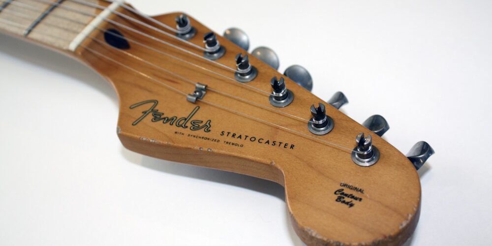 Molto prima che diventasse un’icona del design elettrico, la paletta delle chitarre Fender nasce come soluzione a un problema: ecco quale