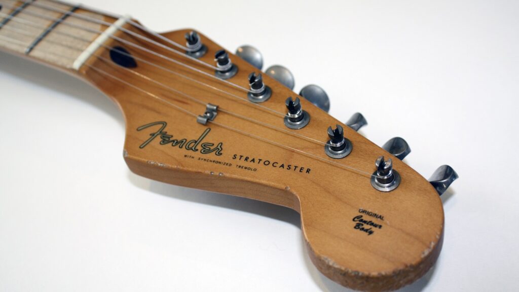 Molto prima che diventasse un’icona del design elettrico, la paletta delle chitarre Fender nasce come soluzione a un problema: ecco quale