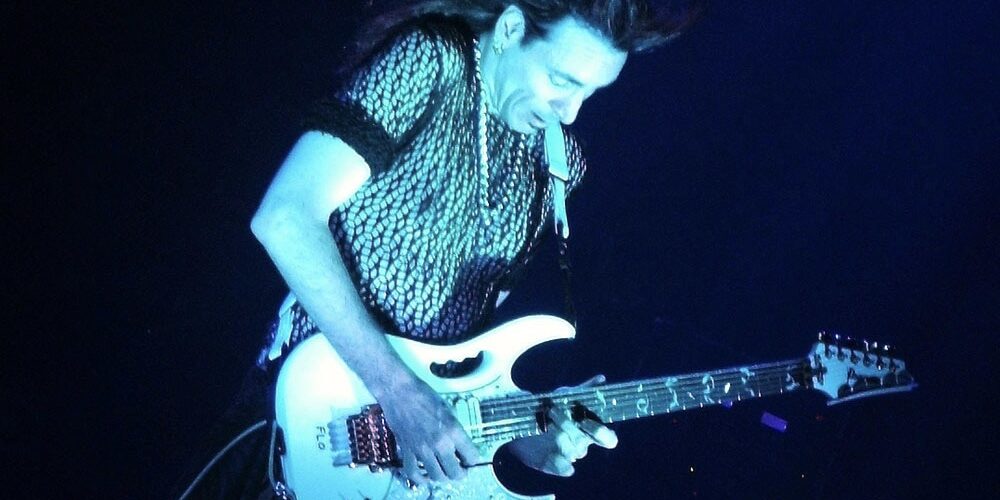 Quando Steve Vai entrò nella band di David Lee Roth portò una tecnica tale da far dubitare anche Eddie Van Halen