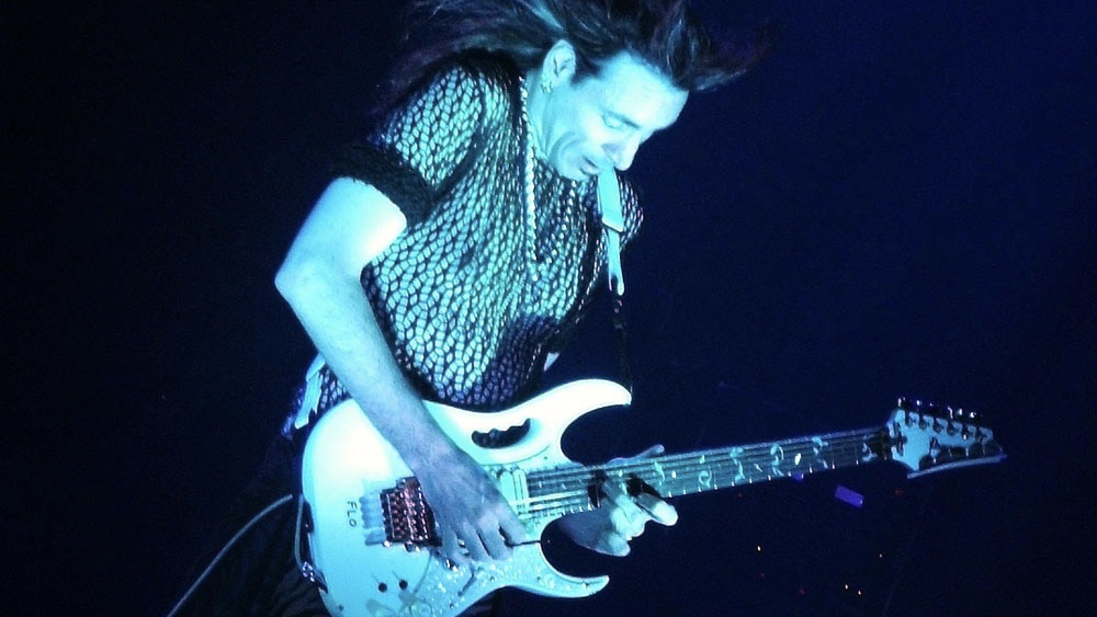 Quando Steve Vai entrò nella band di David Lee Roth portò una tecnica tale da far dubitare anche Eddie Van Halen